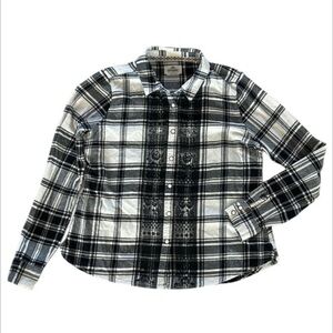 Shyanne size large black and white flannel shirt